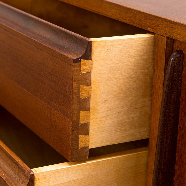 Olli Borg, a mid-20th century '4004' sideboard for Asko.