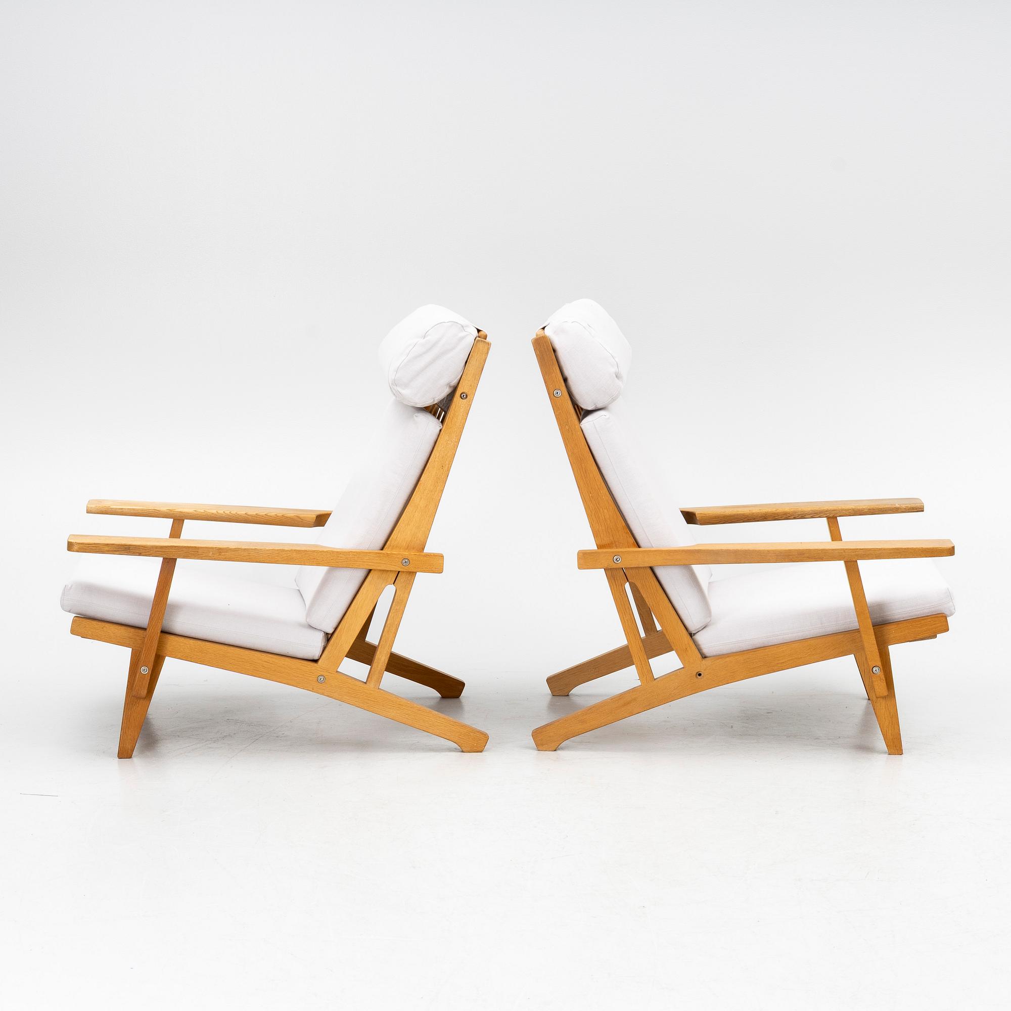 Hans J. Wegner, armchairs, a pair, "GE375", Getama, Gedsted, Denmark.