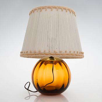 A 1930s-40s model 12501 table lamp, manufacturer Kauklahden Lasitehdas, Finland.