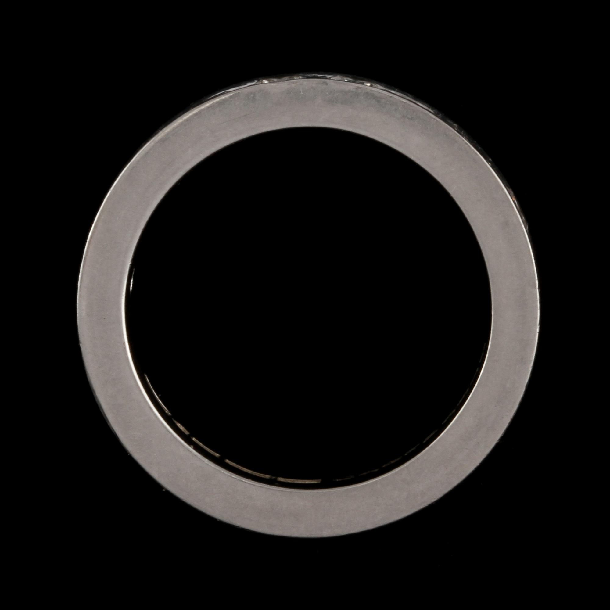 RING, platina med 10 briljantslipade diamanter, totalt ca 0,7 ct, Gunnar Fahlström, Stockholm, 2008. Vikt 9 g.