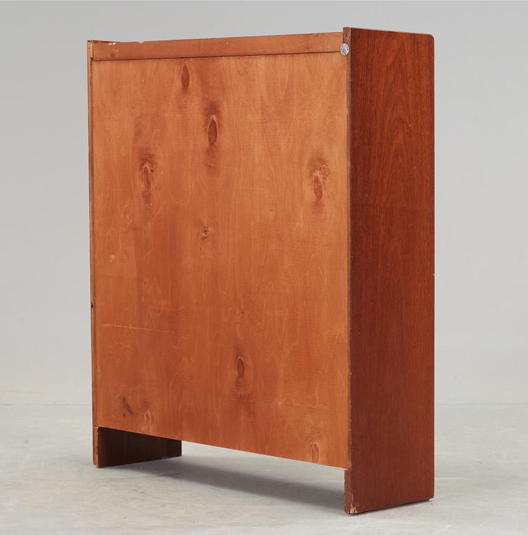 SKÅP MED VITRIN, 1900-talets andra hälft.