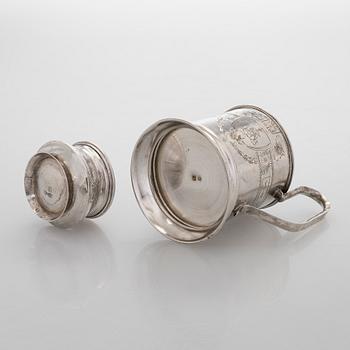 Bägare och saltkar med sked, silver, Ryssland.