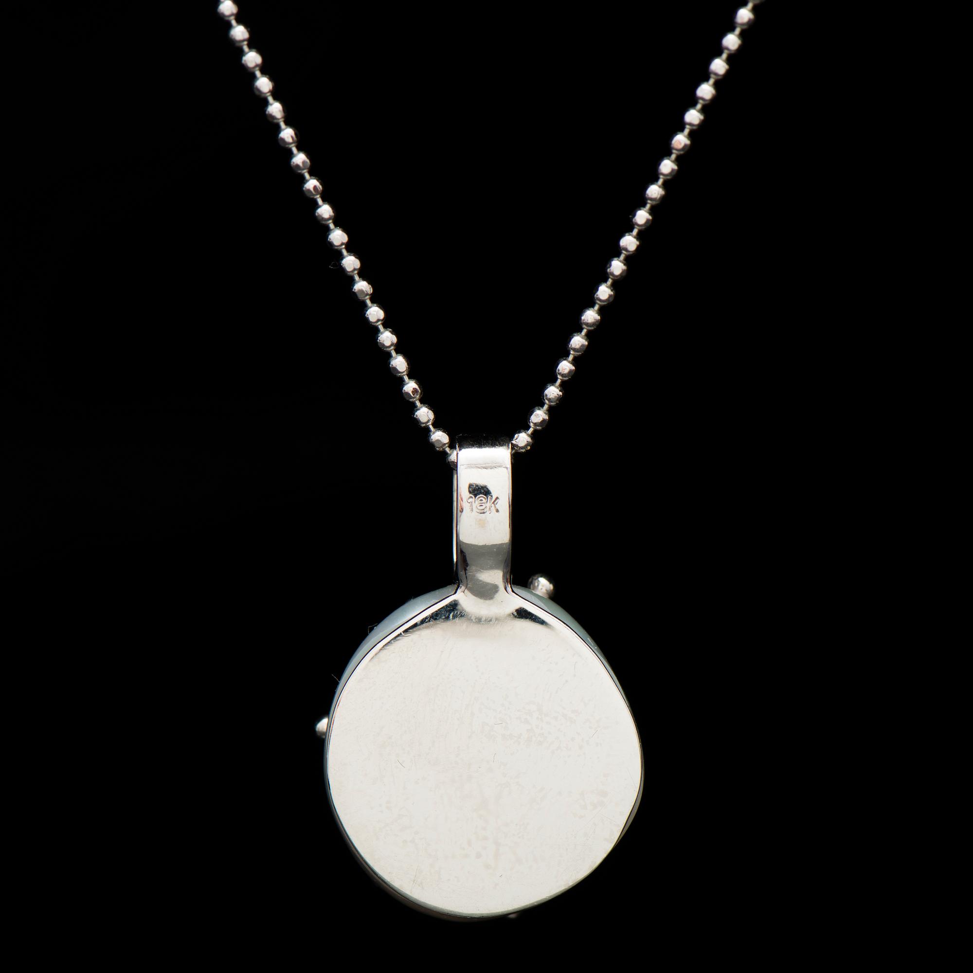 HÄNGE, mabe pärla, fasettslipade smaragder, 18K vitguld.