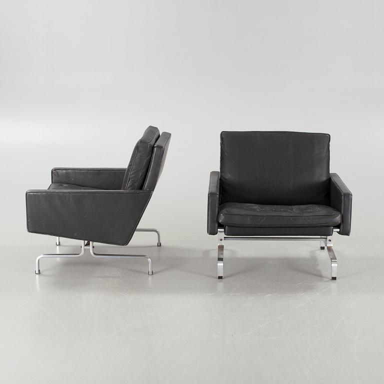 A pair of "PK31" chairs, designed by Poul Kjaerholm, one labeled Frtiz Hansen, 1983.