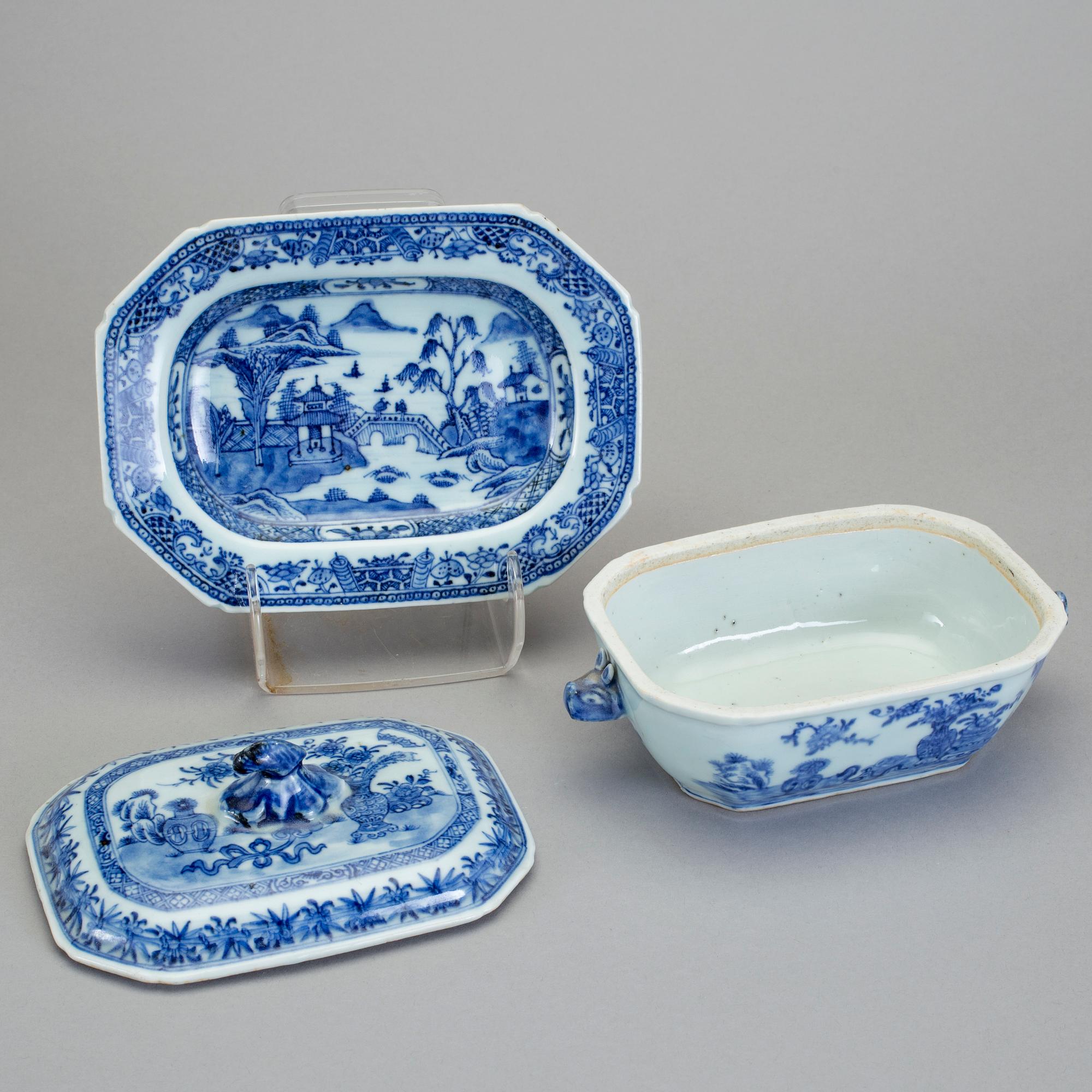 SMÖRTERRIN, porslin, Qingdynastin,  Qianlong (1736-95).