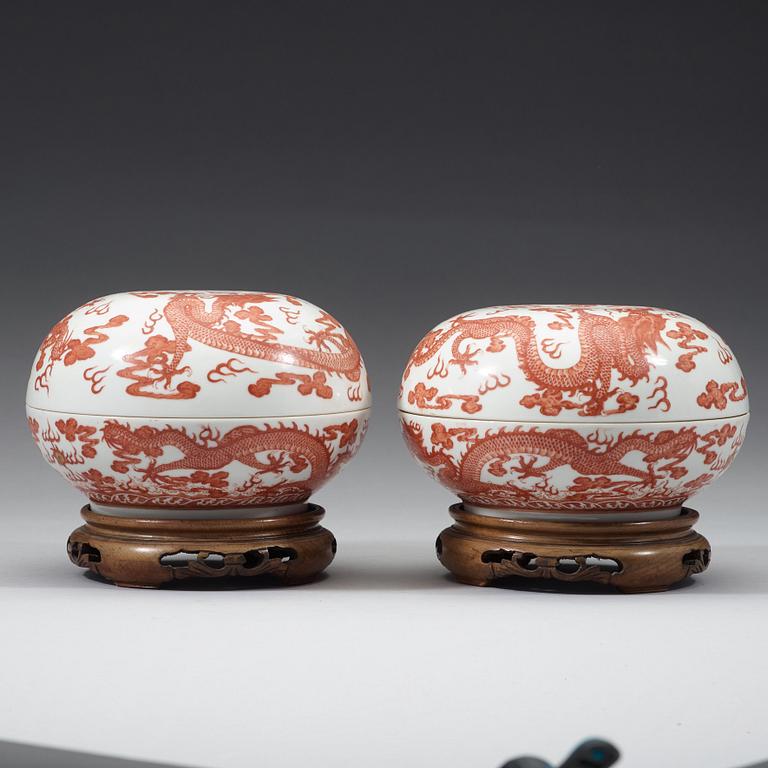 A pair of five clawed dragon boxes and covers, late Qing dynasty (1644-1912).