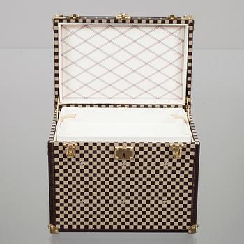 ASK, "Mini Malle Chapeaux", Louis Vuitton.