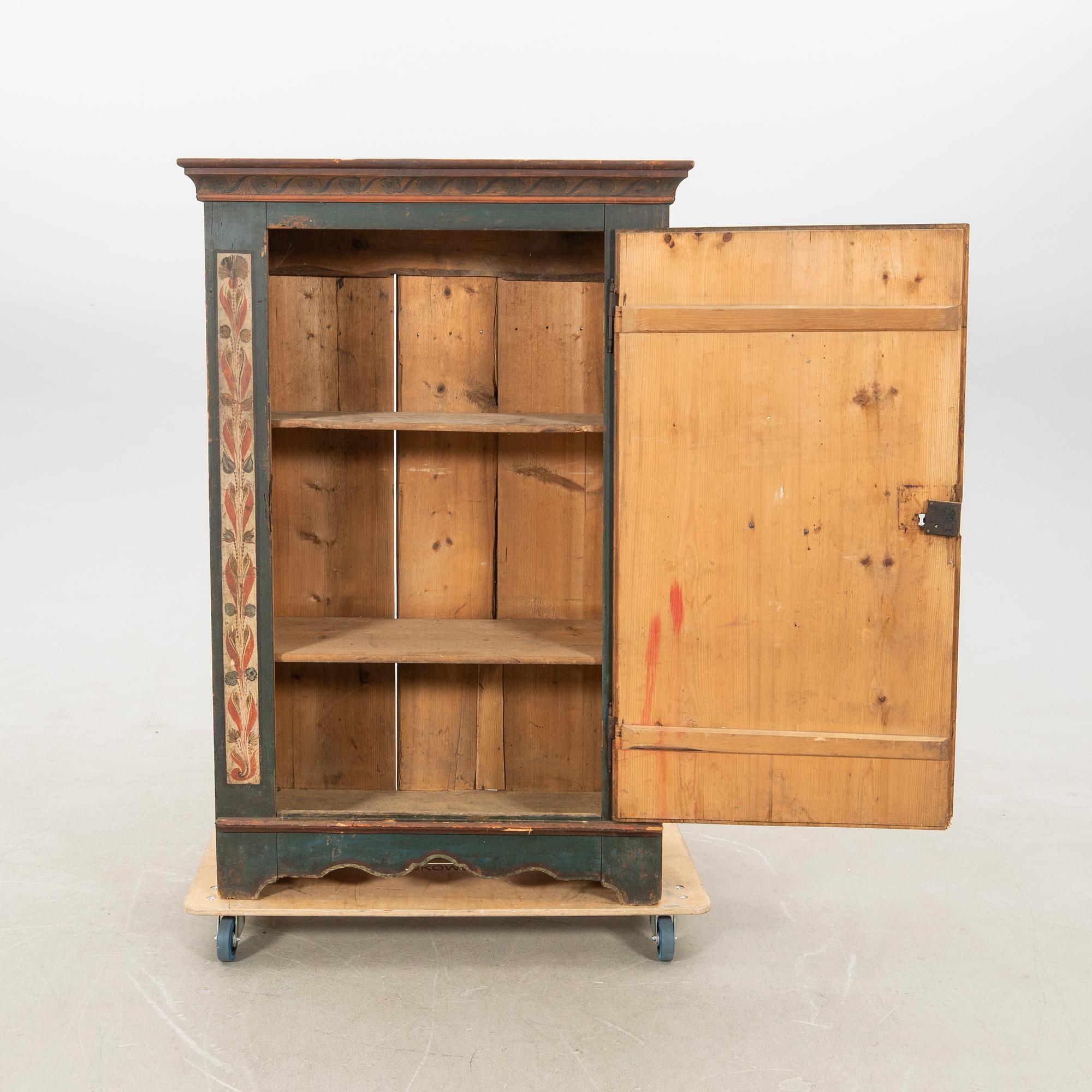 Skåp Transylvanien daterat 1844.