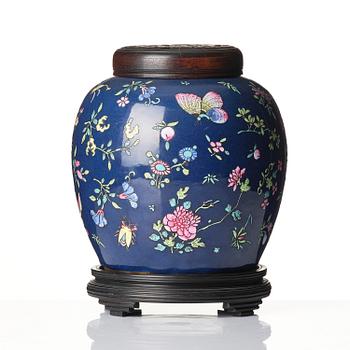Kruka, porslin. Qingdynastin, 1700-tal.