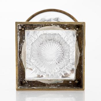 Maljakko, kullattu messinki, hiottu lasi, 1800-luvun puoliväli.