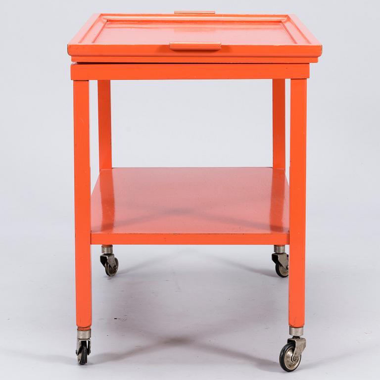 Margareta T. Nordman, A 1930s serving tray table for Oy Stockmann Ab, Keravan puusepäntehdas, Finland.