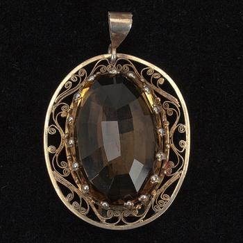 HÄNGSMYCKE, försilvrat guld, rökkvarts, Sverige 1899.