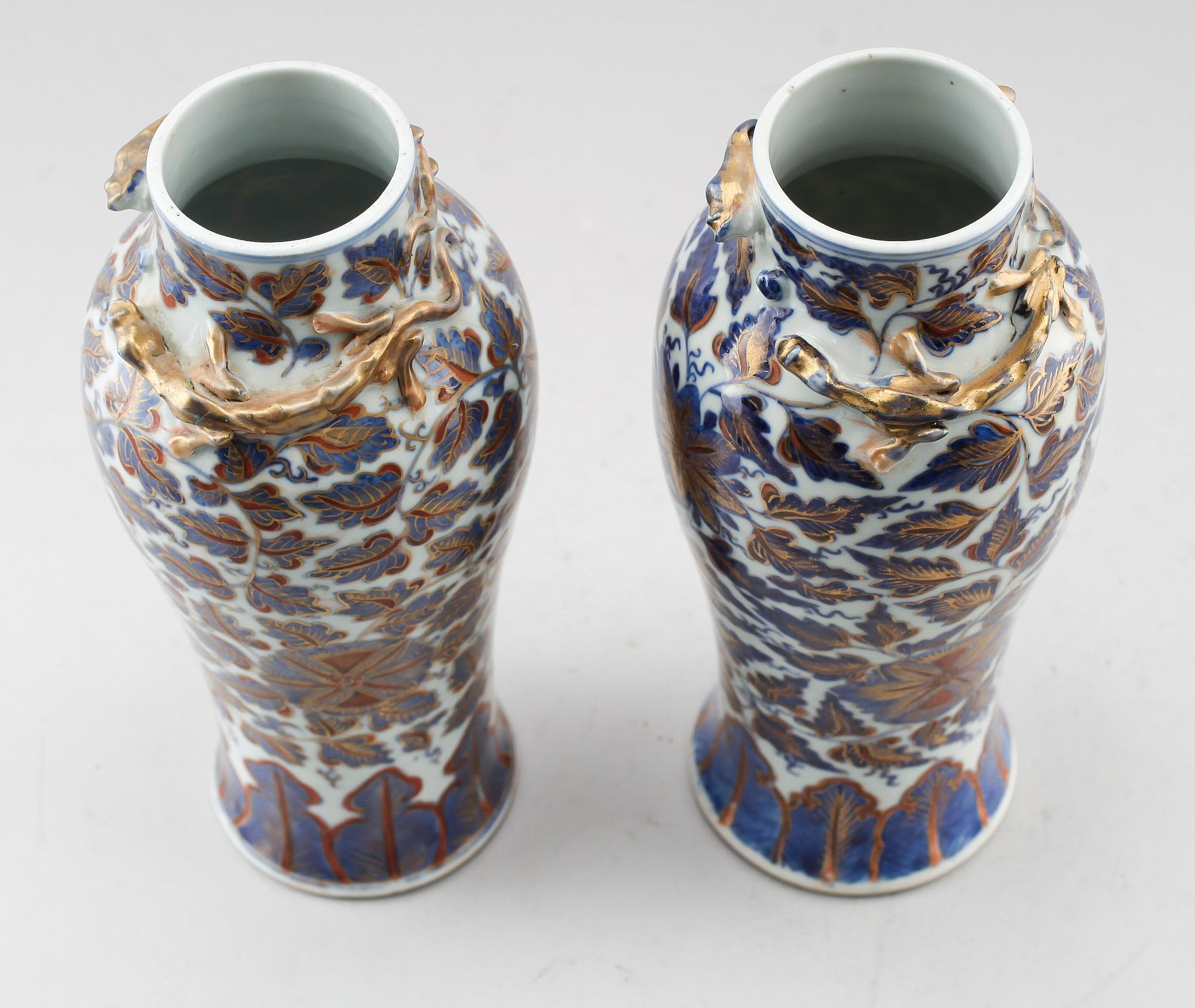 VASER, 1 par, porslin, Kina, 1800-talets andra hälft.
