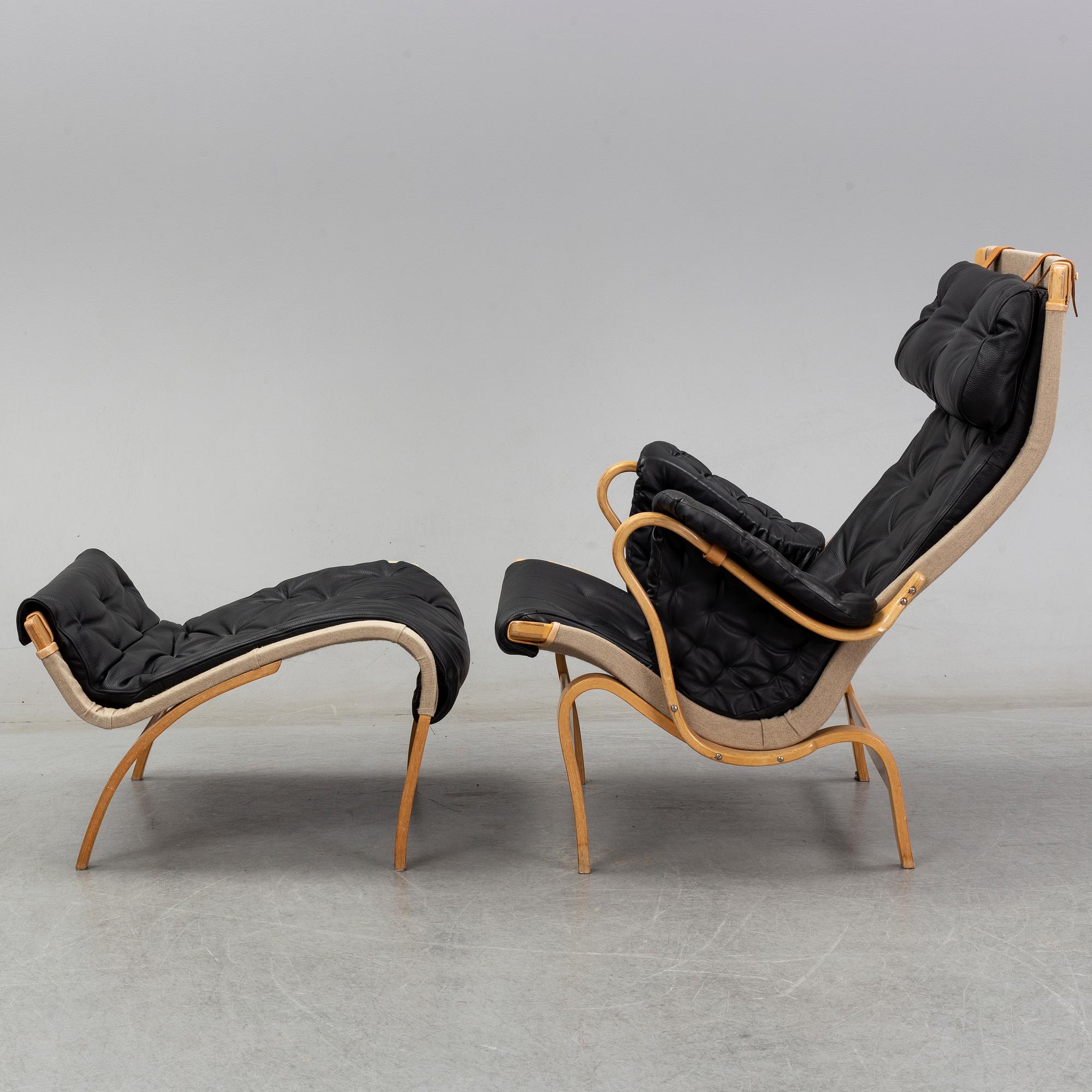 Bruno Mathsson, fåtölj med fotpall "Pernilla" för DUX 1900-talets senare del.