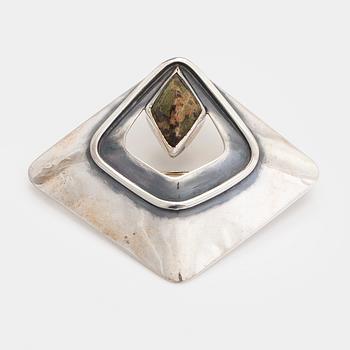 Mauno Honkanen, brosch, silver, granit, Helsingfors 1963.