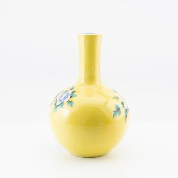 Vase, China 20th century porcelain.