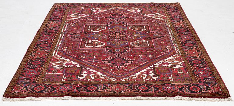 A carpet, Heriz/Gorovan, ca 287 x 205 cm.