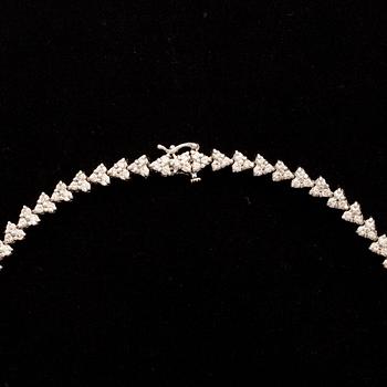 COLLIER, 14K vitguld, briljantslipade diamanter 267 st. Vikt 51,77 g. 2000-tal.