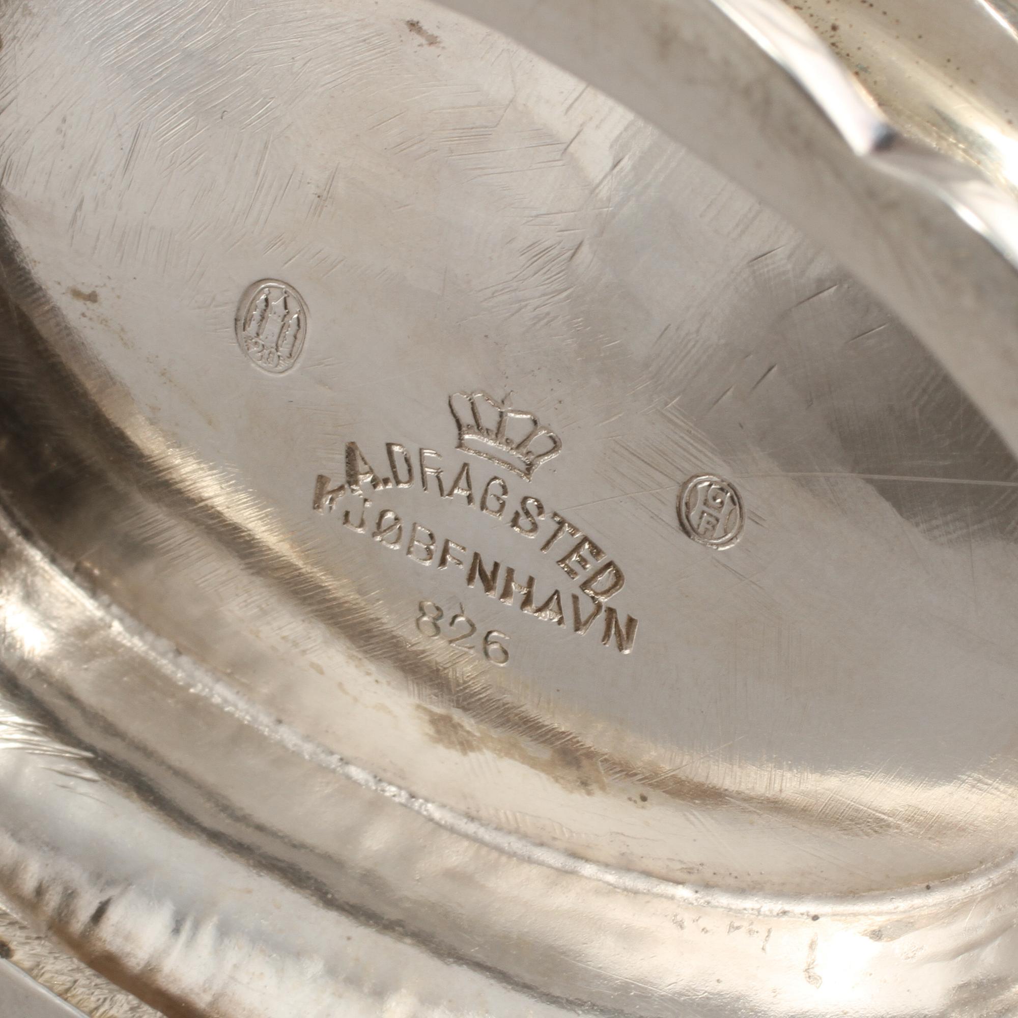SOCKERSKRIN, 2 st, samt BORDSUPPSATS, silver, Danmark och Frankrike, 1900-tal. Vikt 600 g (exklusive glasinsatser).