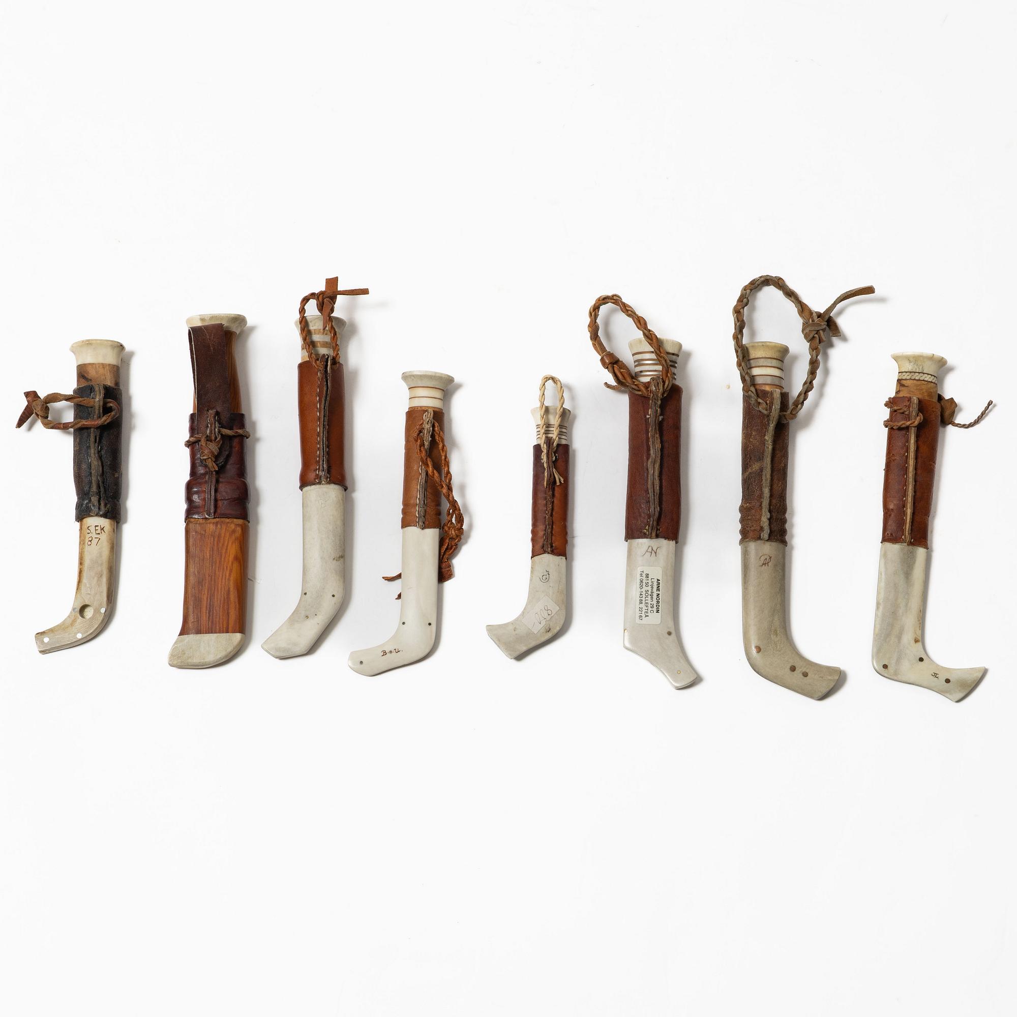 Eight knives, of which seven are half-horn knives, signed.