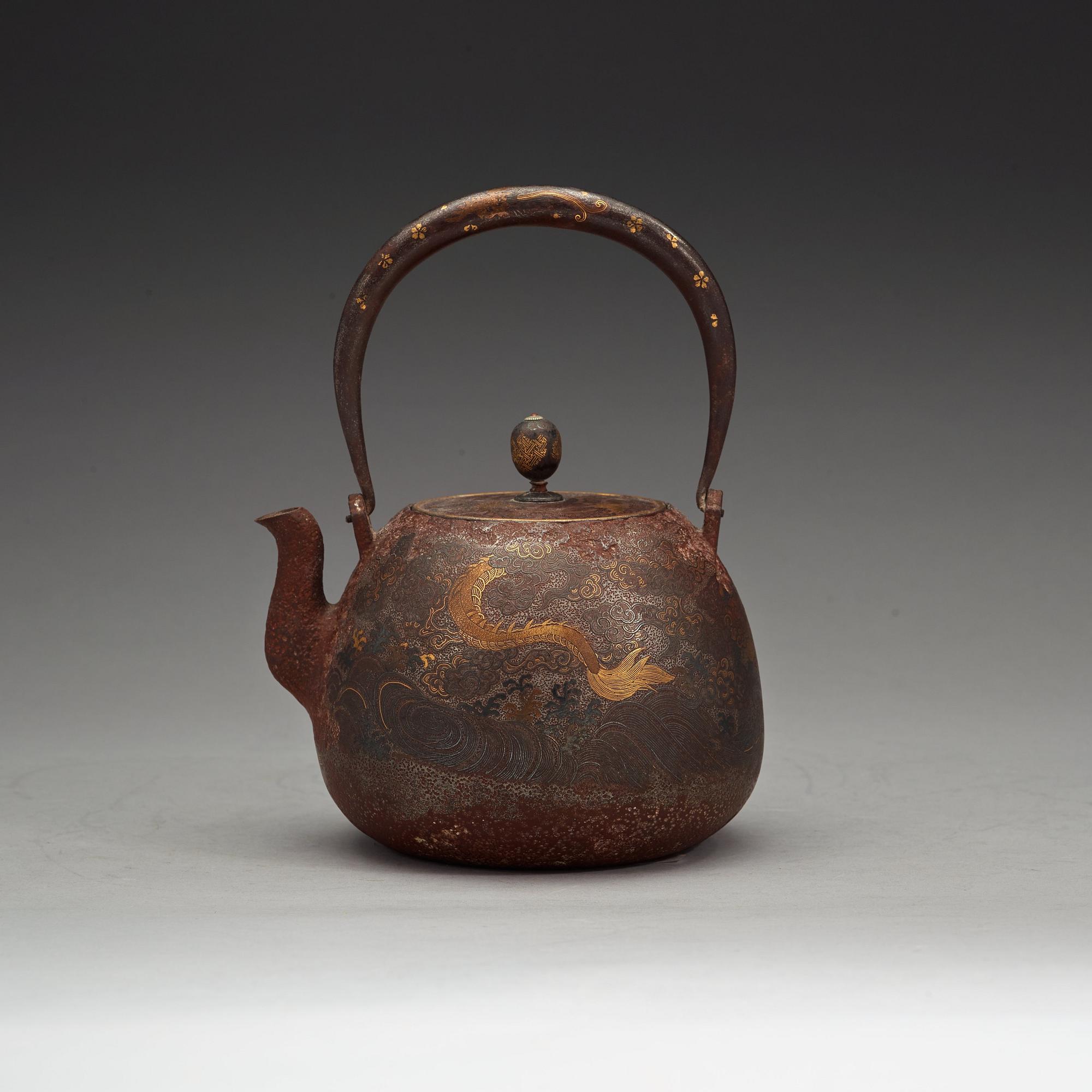 TEKANNA med LOCK, järn. Japan, Meiji (1868-1912).