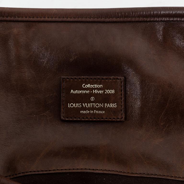 Louis Vuitton, a brown leather ' Paris Souple Whisper' handbag, Collection Automne-Hiver 2008.