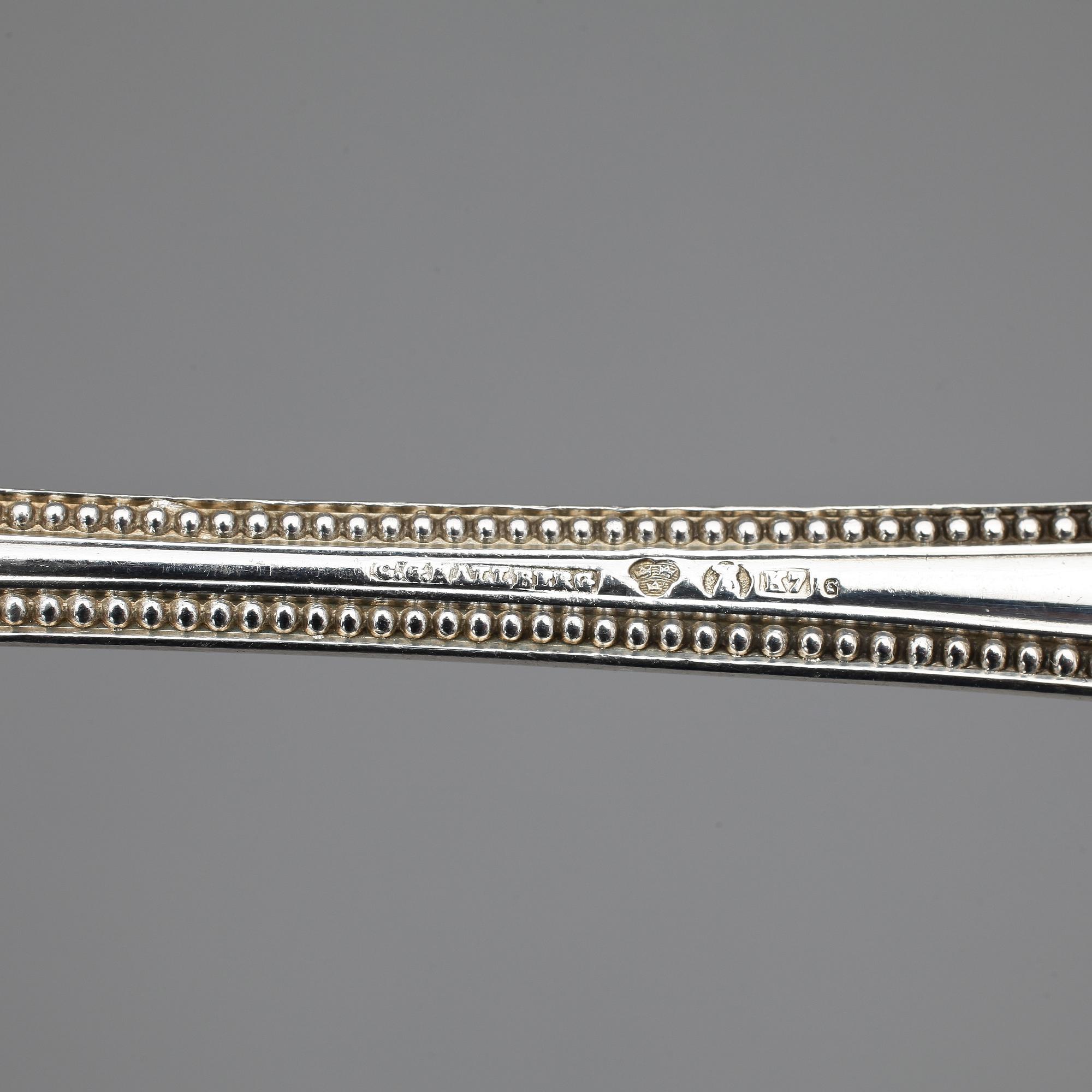 SOCKERSKÅL MED LOCK OCH SKED, silver, Gustaviansk stil, C G Hallberg, Stockholm, 1903. Total vikt ca 623 g.