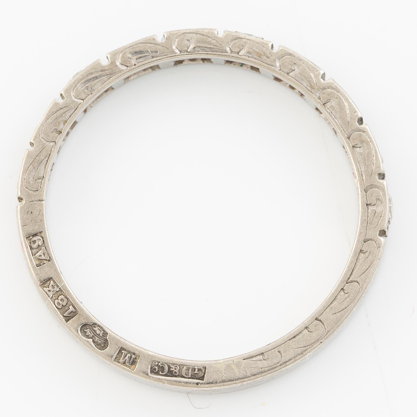 Alliance ring, 18K white gold set with small eight-cut diamonds.