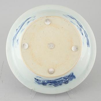 A blue and white chinese bowl, Jiaqing (1796-1820).