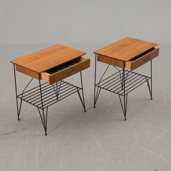 SÄNGBORD/SIDOBORD, ett par, sting-typ, 1900-talets mitt.