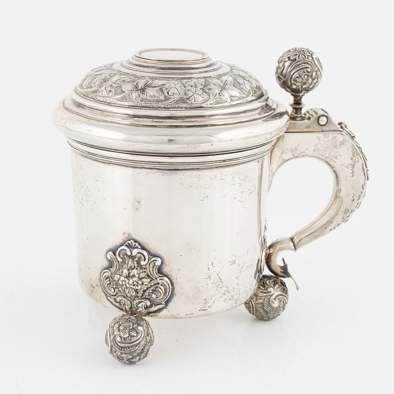 Dryckeskanna, silver, 1902.