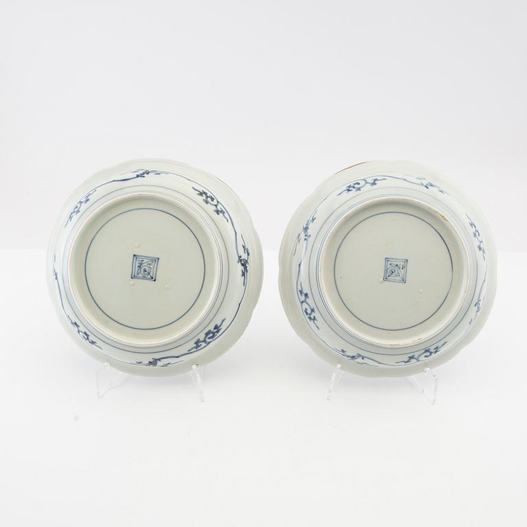 A pair of blue and white Japanese dishes, Edo.