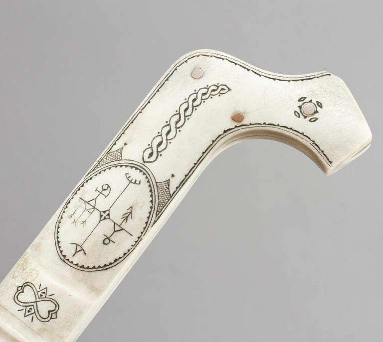 SAMEKNIVAR, 2 st, en monogramsignerad, 1900-tal.