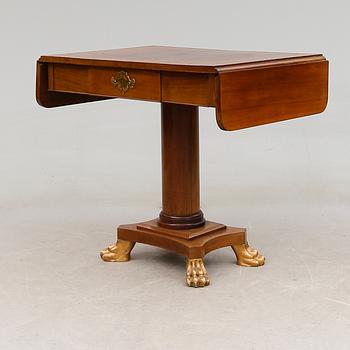 SALONGSBORD, Karl Johan, 1800-talets mitt.