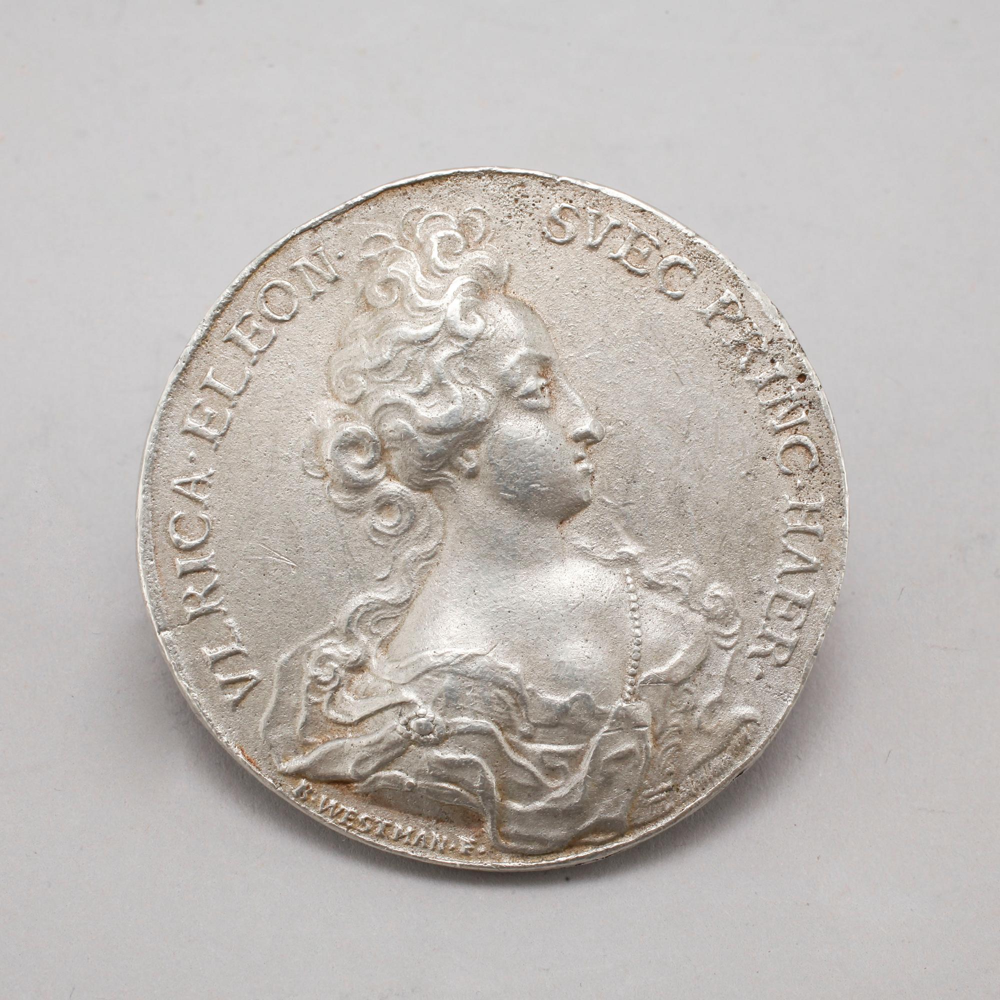 Two pewter medallions, 18th century.