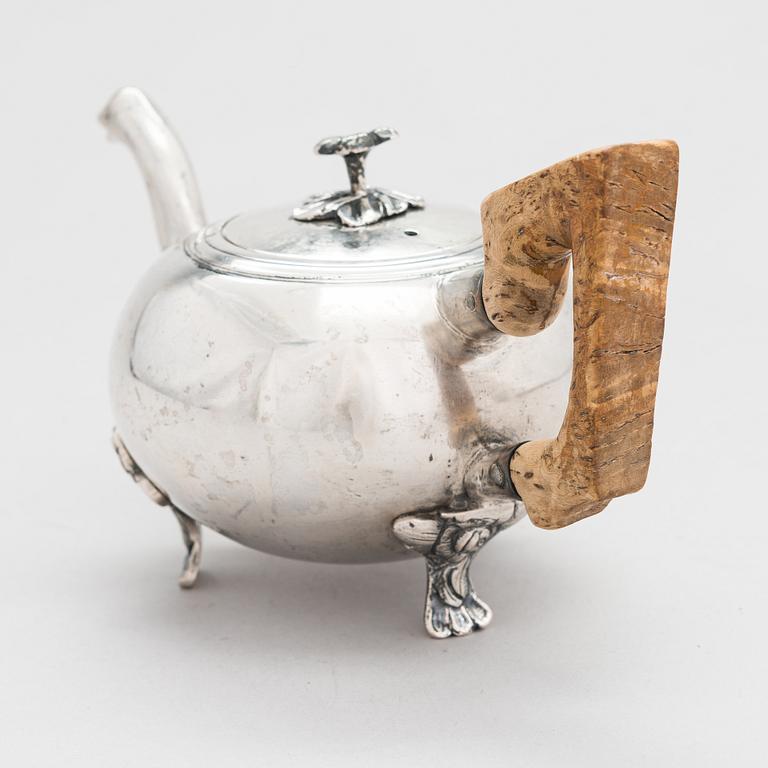 A late 18th-century silver teapot with a Karelian birch handle, Saint Petersburg 1791. Assay master Nikifor Moshchalkin.