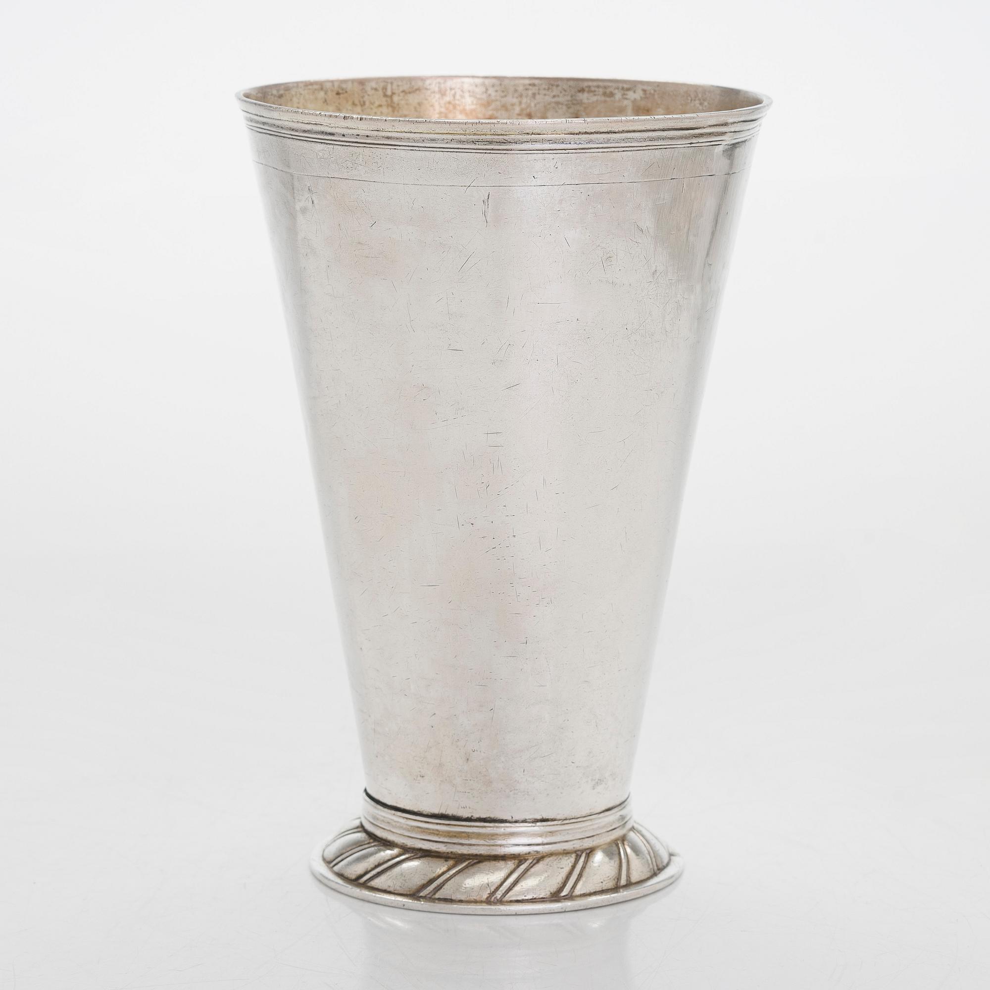 Bägare, silver, S:t Petersburg 1769, mästarstämpel ZH, möjligen Zacharias Heideman.