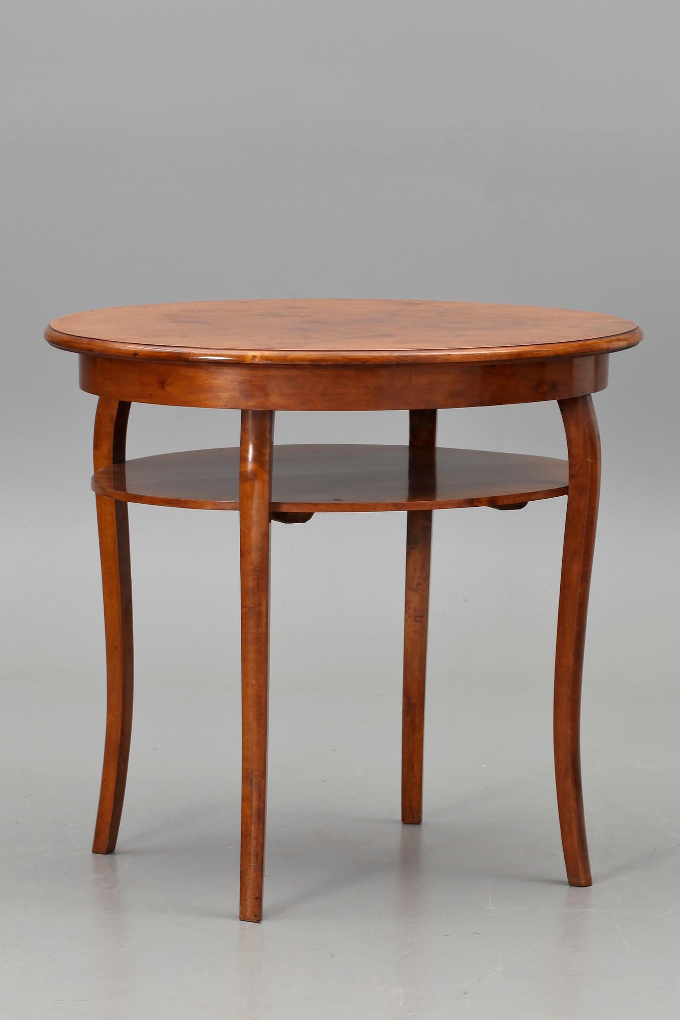 SÄNGKAMMARMÖBEL, 8 delar. 1900-talets första hälft.