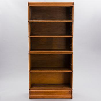 A cabinet by The Globe-Wernicke Co from the first half of the 20th century.