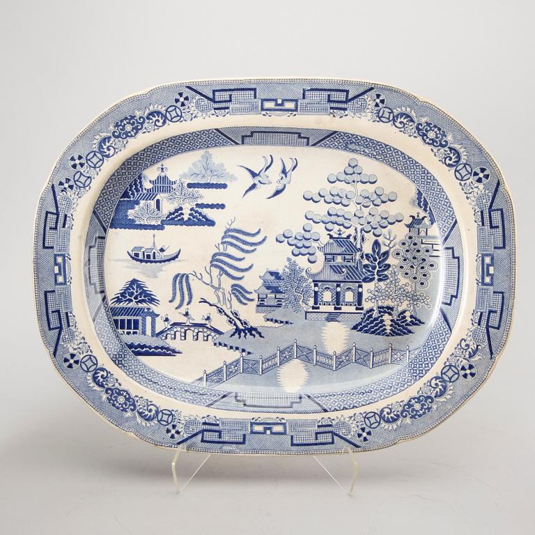 UPPLÄGGNINGSFAT, flintgods bl.a. Stafford-shire, 10 delar, 1900-tal.