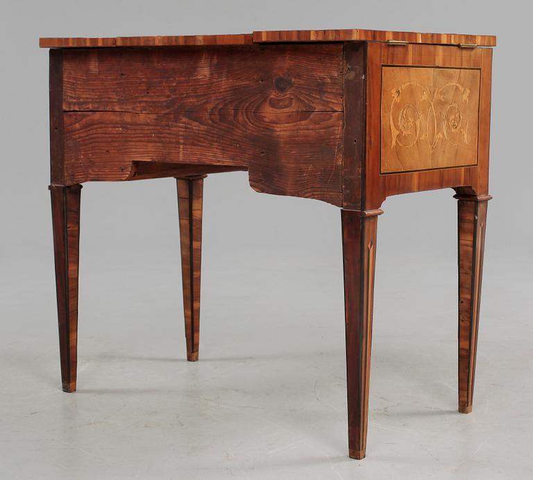 POUDREUSE MED TILLHÖRANDE TABURETT, Frankrike, Louis XVI, 1700-talets andra hälft.