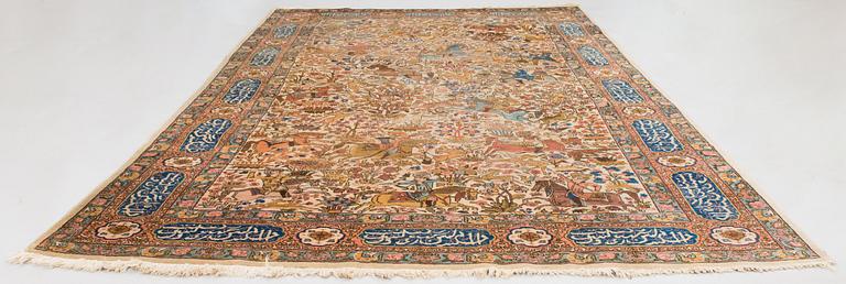 A Täbris carpet. Circa 305x192 cm.