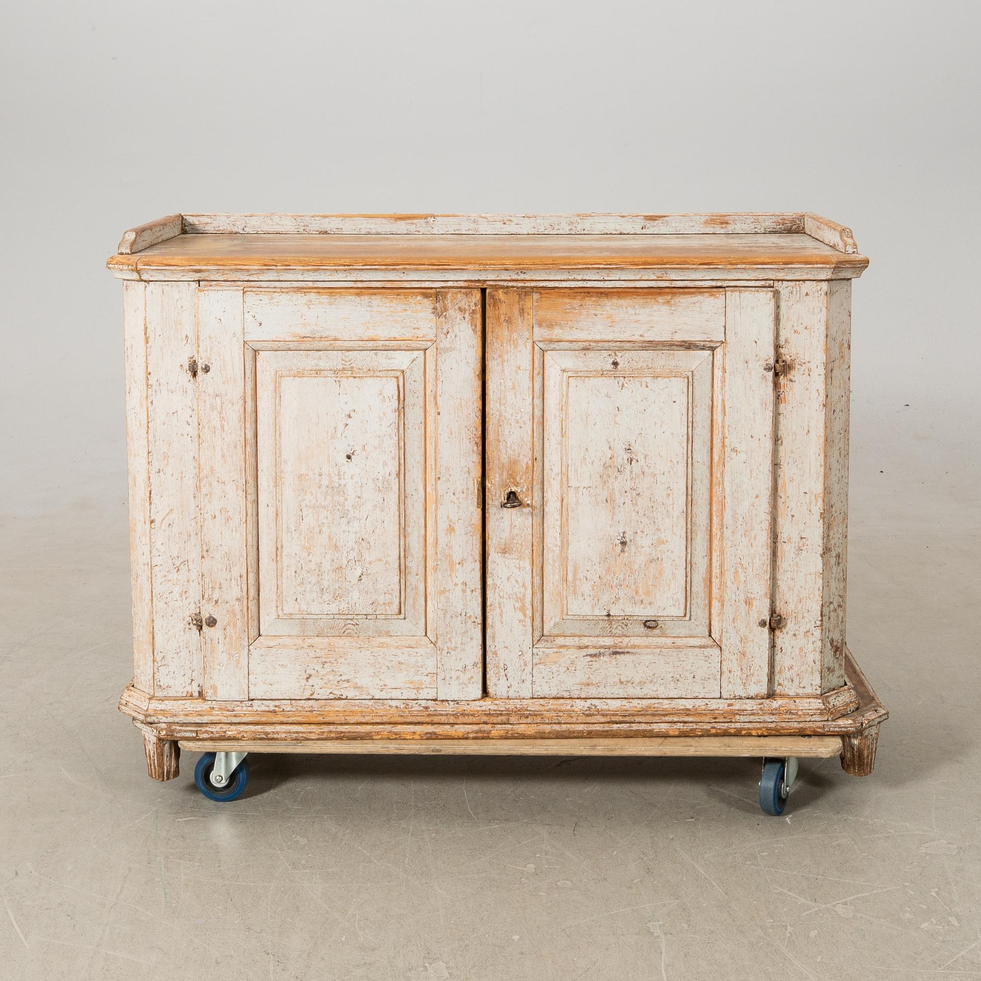 Gift in the Gustavian style, first half of the 19th century.