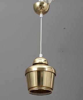 TAKLAMPA, modell A330, Alvar Aalto, Artek. Höjd 53 cm.