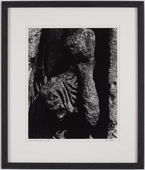 Aaron Siskind, "Rome: Arch of Constantine 4", 1967.