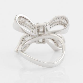 Baguette- and brilliant cut diamond bow ring.