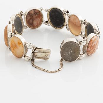 Bracelet silver with cabochon-cut stones.