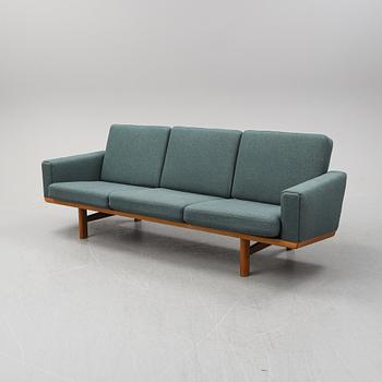 Hans J Wegner, soffa, GE-236, Getama, 1900-talets andra hälft.