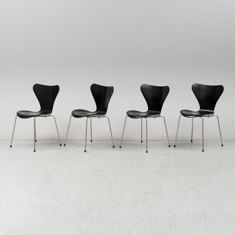 ARNE JACOBSEN, stolar, 4 st, "Sjuan", Fritz Hansen, Danmark, 2004.