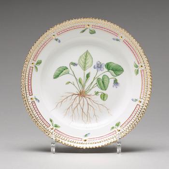 A set of 12 Royal Copenhagen "Flora Danica" dishes, Denmark, 20th Century.